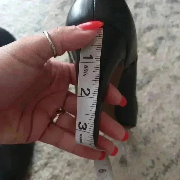 Givenchy Vintage Women's Black Leather Round Toe Pump 40.5 (9 US) - Picture 13 of 15